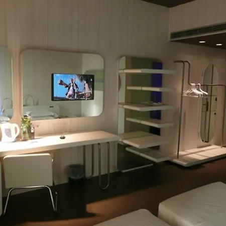 호텔 론드라 - -